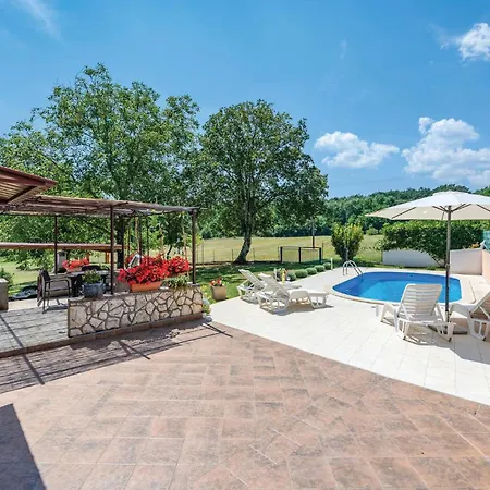 Lovely In Cere With Outdoor Swimming Pool Holiday home